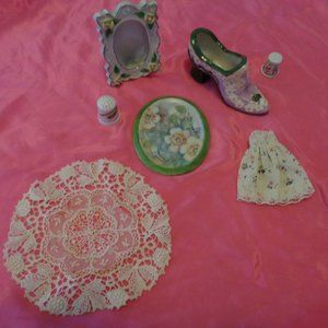 VINTAGE EDWARDIAN ROMANCE SHOE FRAME PLAQUE ETC. LOT